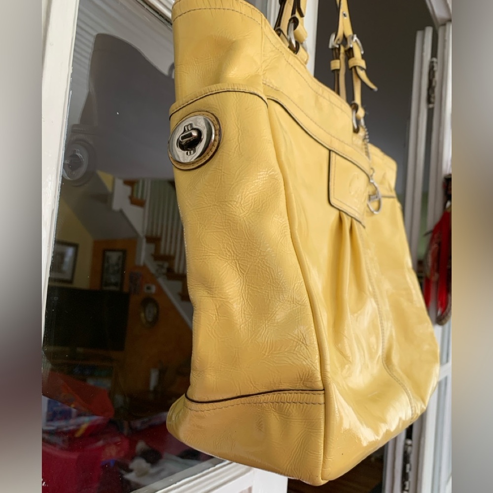 Vintage Y2K Coach Gallery East West Pleated Tote Handbag, in Canary yellow, EUC - Picture 7 of 15